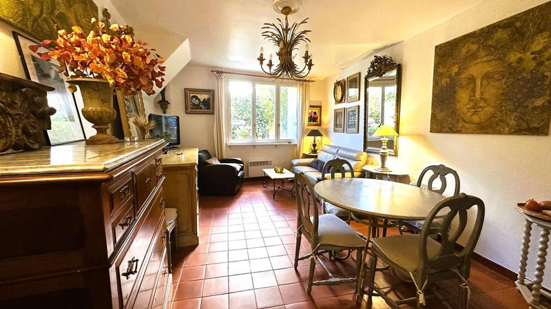 Maison - 320 m² - 12 pièces