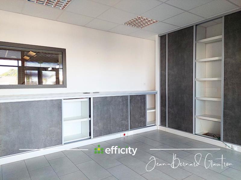 Local d'activité / Entrepôt - 1 560 m² - 8 pièces