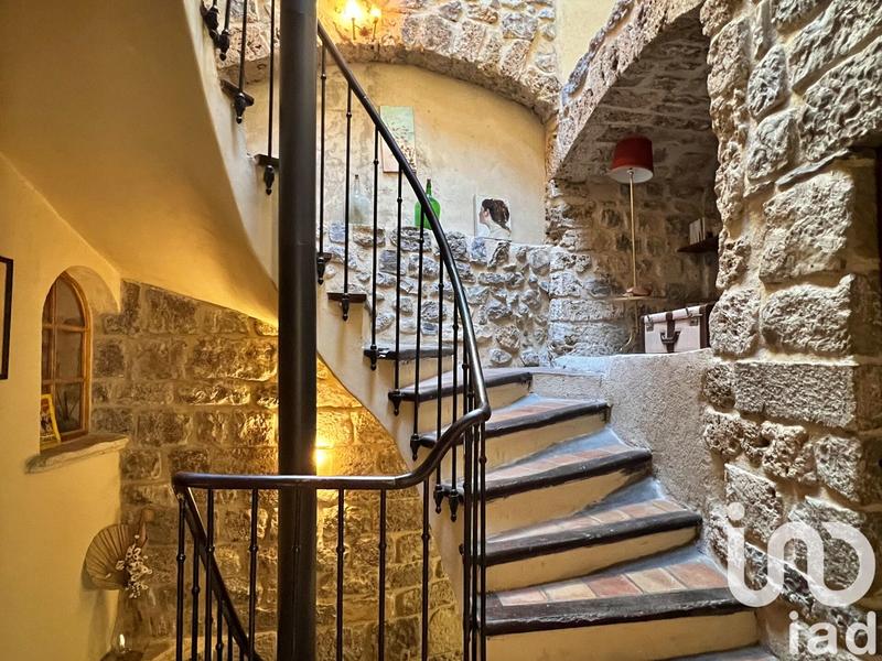 Maison - 246 m² - 8 pièces