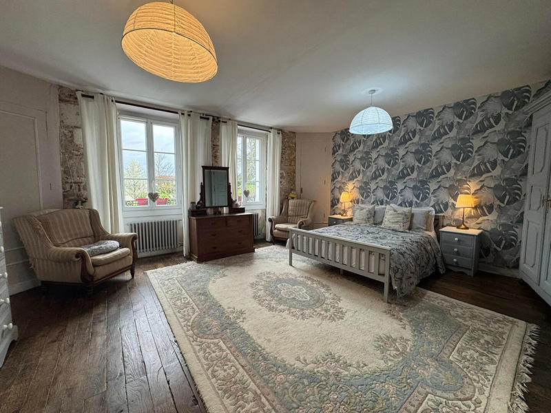 Maison - 335 m² - 14 pièces