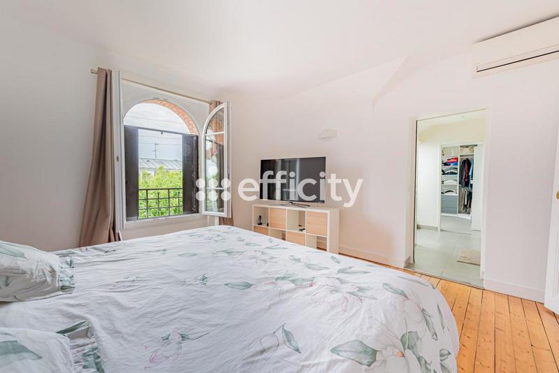 Maison - 232 m² - 9 pièces