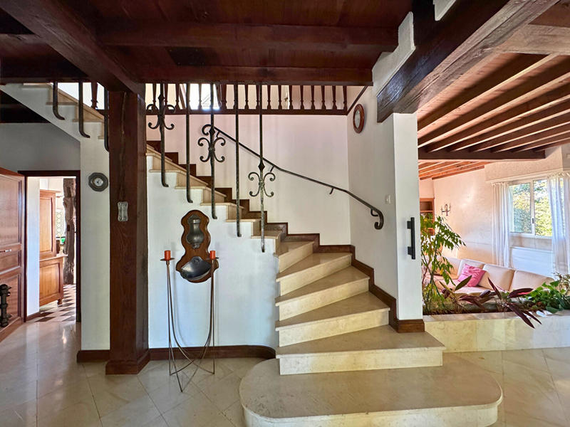 Maison - 260 m² - 8 pièces