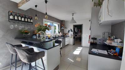 Maison traditionnelle - 150 m² - 9 pièces