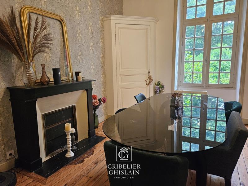 Demeure - 190 m² - 6 pièces