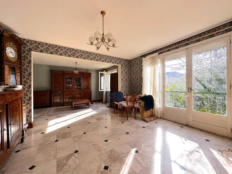 Maison - 260 m² - 8 pièces