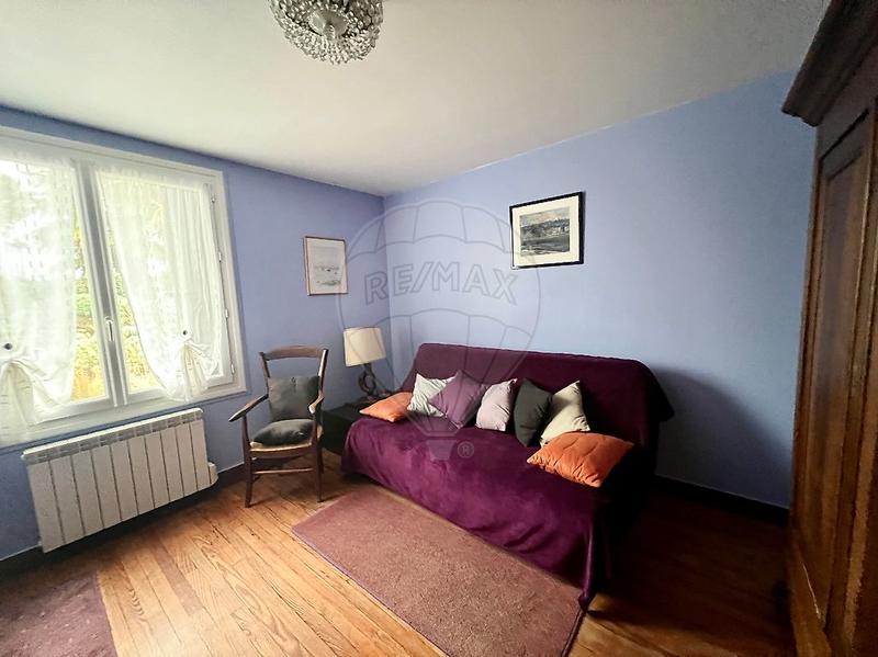 Maison - 220 m² - 8 pièces