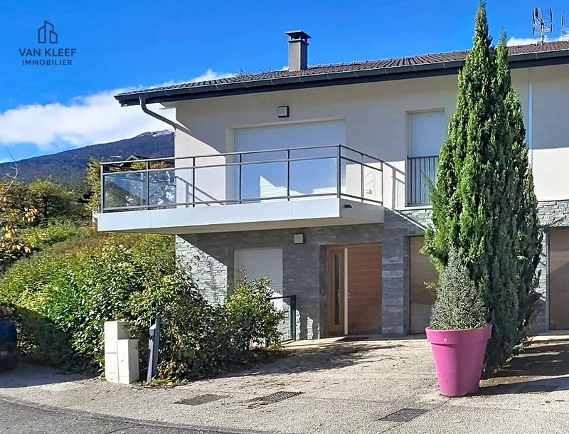 Maison jumelée - 117 m² - 4 pièces