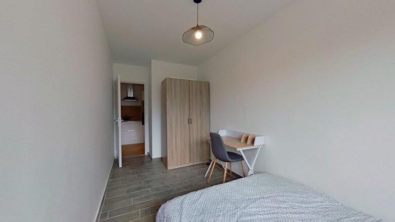 Chambre - 10 m² - 6 pièces