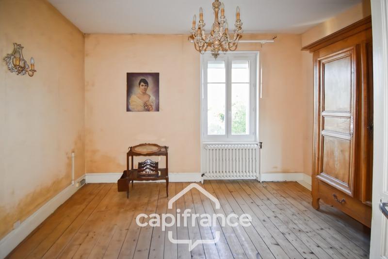 Maison - 233 m² - 12 pièces