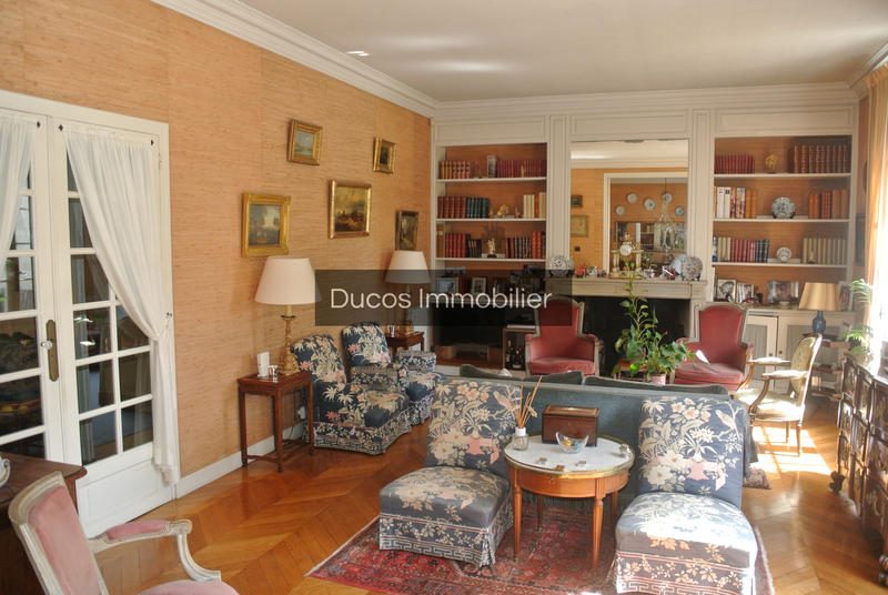 Maison - 221 m² - 8 pièces