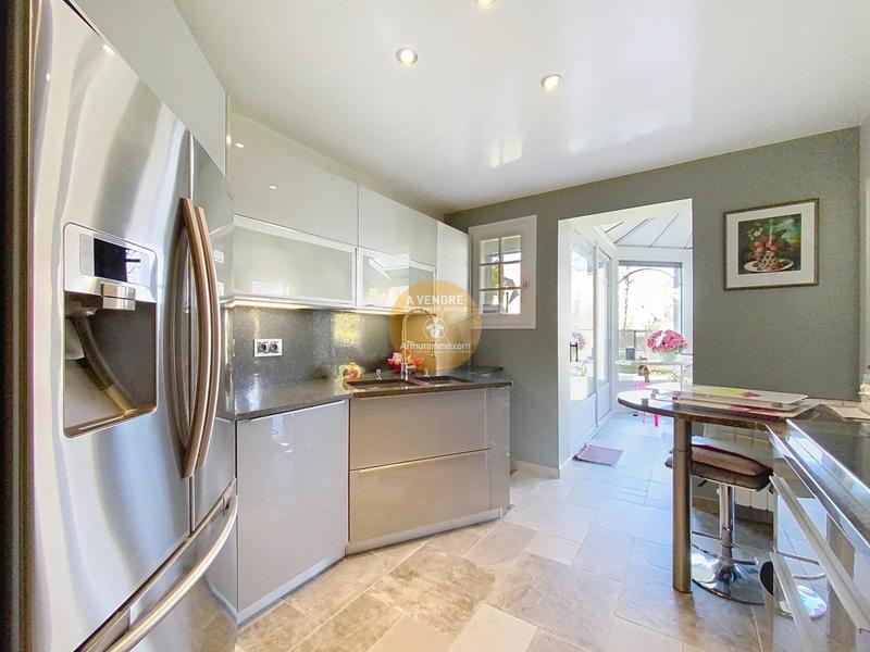 Maison - 181 m² - 7 pièces