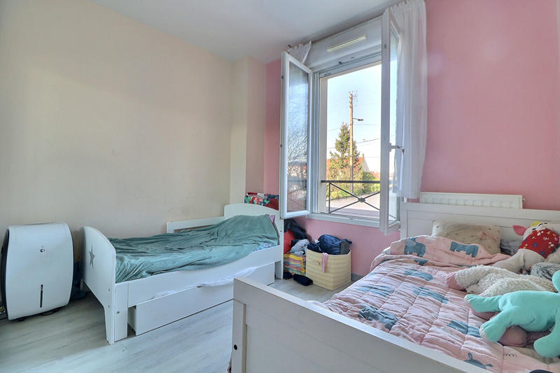 Maison - 90 m² - 5 pièces