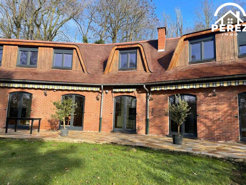 Villa - 278 m² - 10 pièces