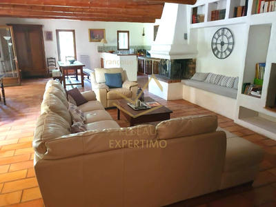 Propriété - 265 m² - 10 pièces