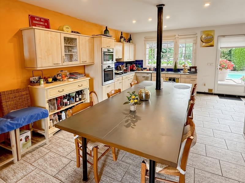 Maison - 650 m² - 8 pièces