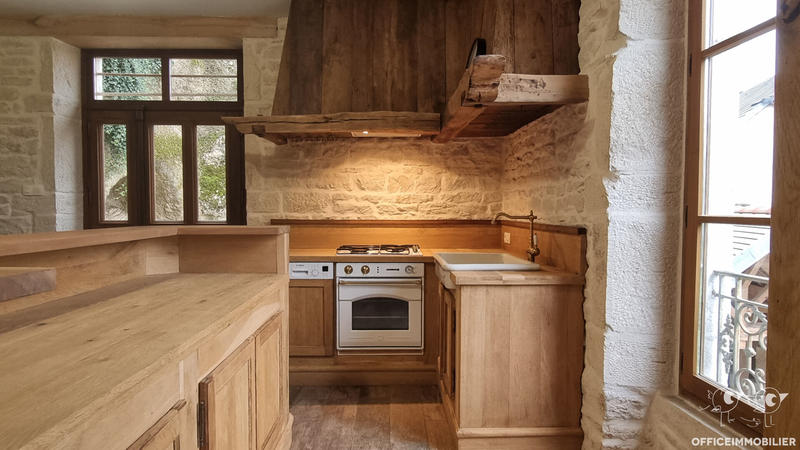 Maison - 380 m² - 9 pièces