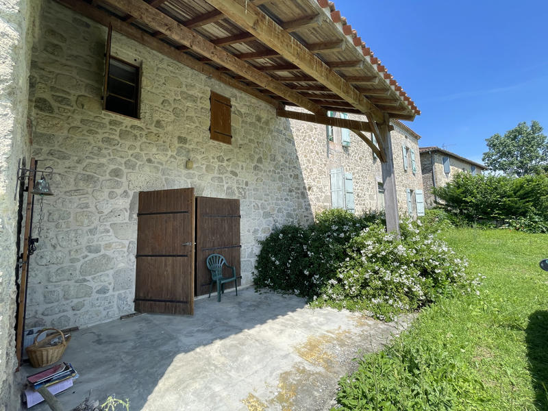 Maison - 280 m² - 14 pièces