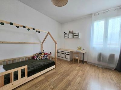 Maison jumelée - 94 m² - 4 pièces