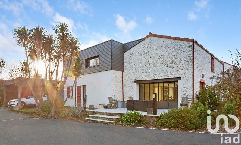 Maison - 324 m² - 10 pièces