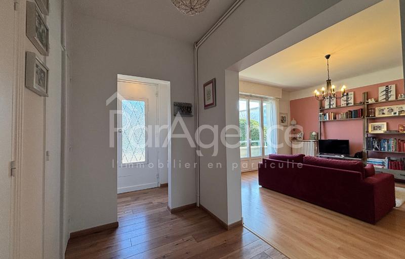 Maison - 248 m² - 9 pièces