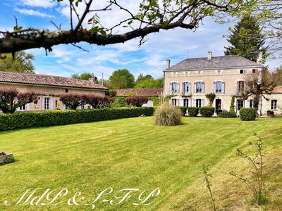 Maison - 262 m² - 7 pièces