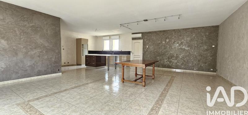 Maison - 303 m² - 15 pièces