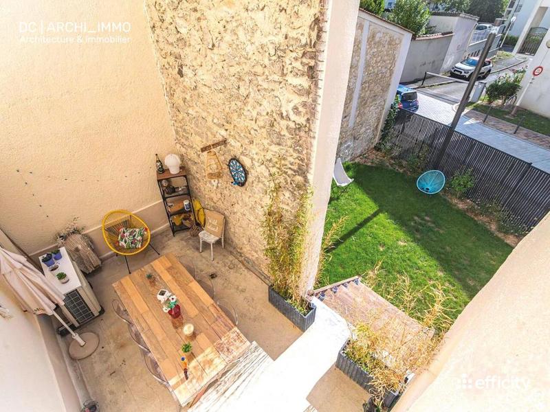 Maison - 247 m² - 10 pièces