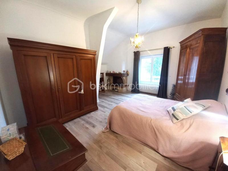 Maison traditionnelle - 275 m² - 15 pièces