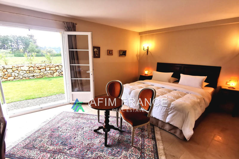 Demeure - 800 m² - 17 pièces