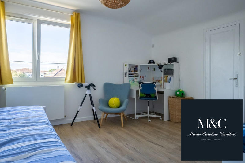 Maison traditionnelle - 223 m² - 7 pièces