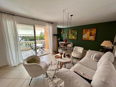 Appartement - 90 m² - 3 pièces