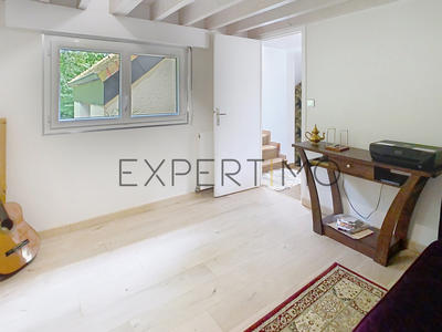 Maison - 218 m² - 9 pièces