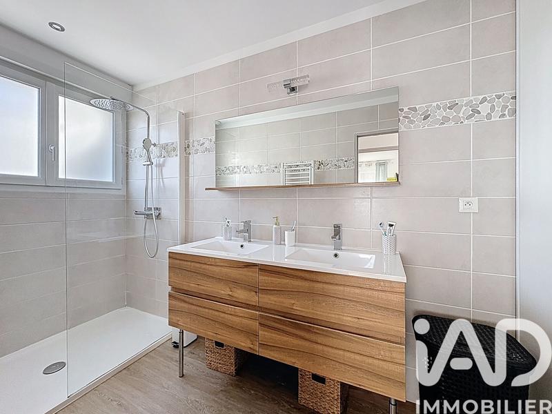 Maison - 185 m² - 8 pièces