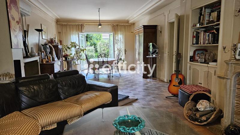 Maison - 182 m² - 9 pièces