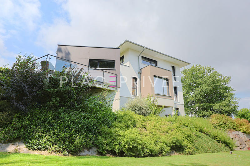 Maison - 390 m² - 8 pièces