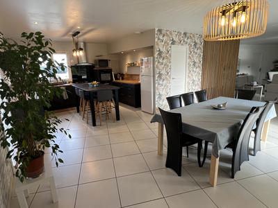 Maison - 180 m² - 8 pièces