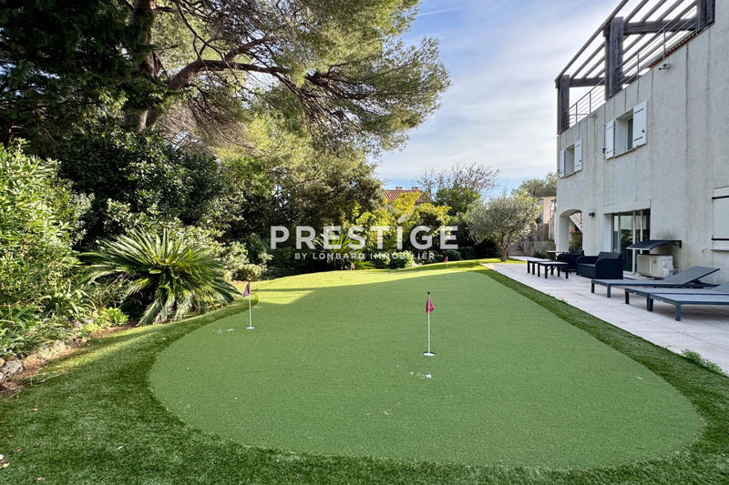 Maison - 255 m² - 8 pièces