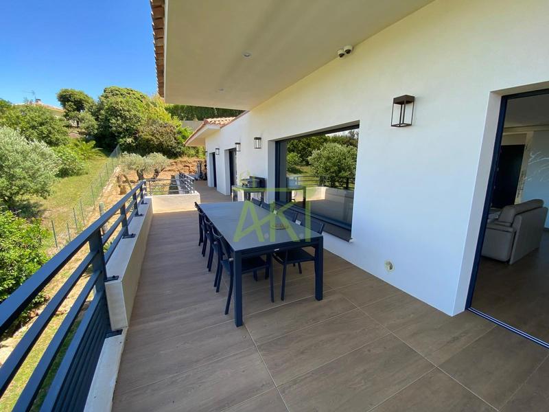 Maison contemporaine - 289 m² - 7 pièces