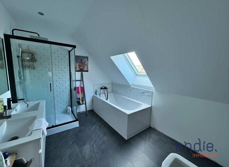 Maison - 97 m² - 5 pièces