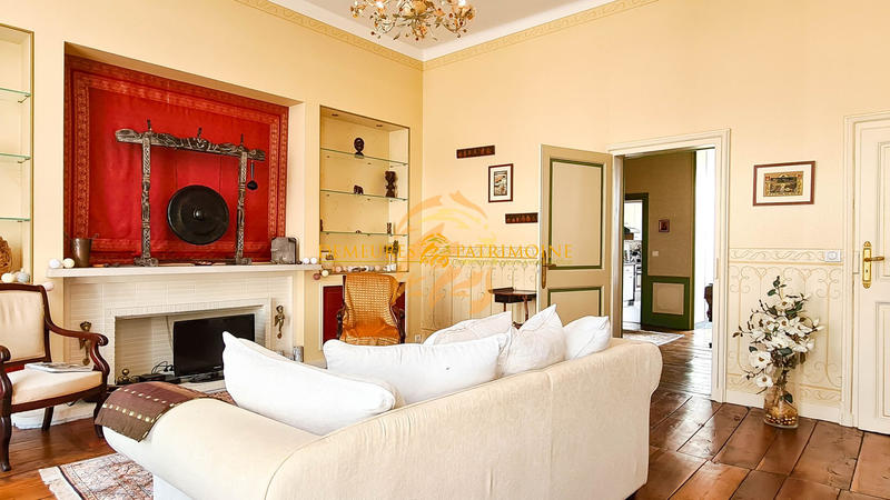 Maison - 217 m² - 11 pièces