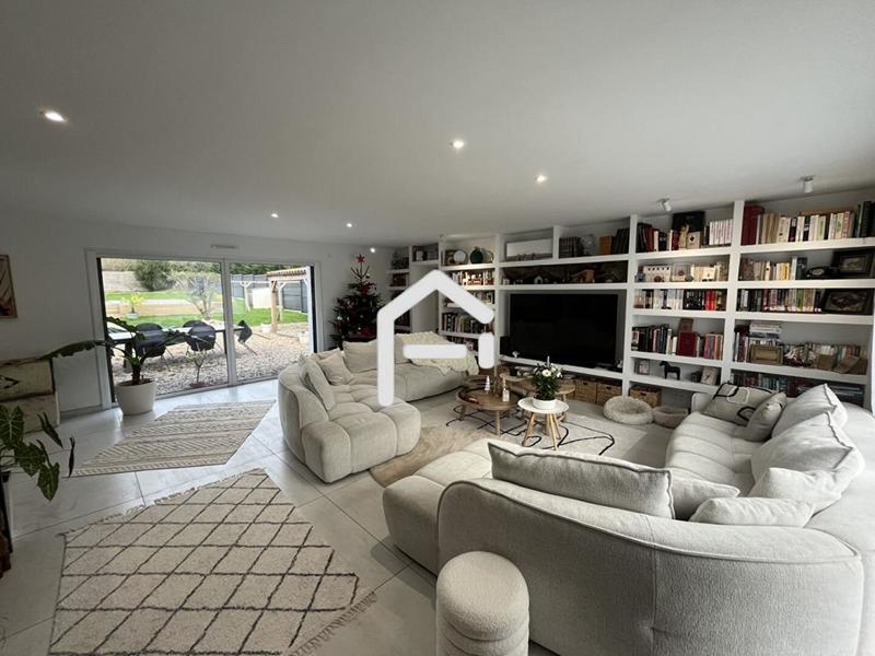 Maison - 200 m² - 8 pièces