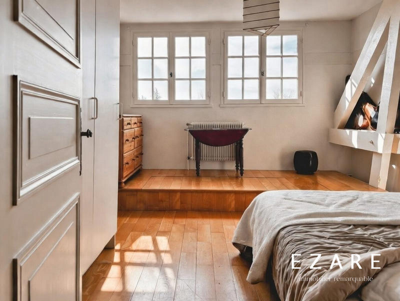 Maison - 360 m² - 11 pièces