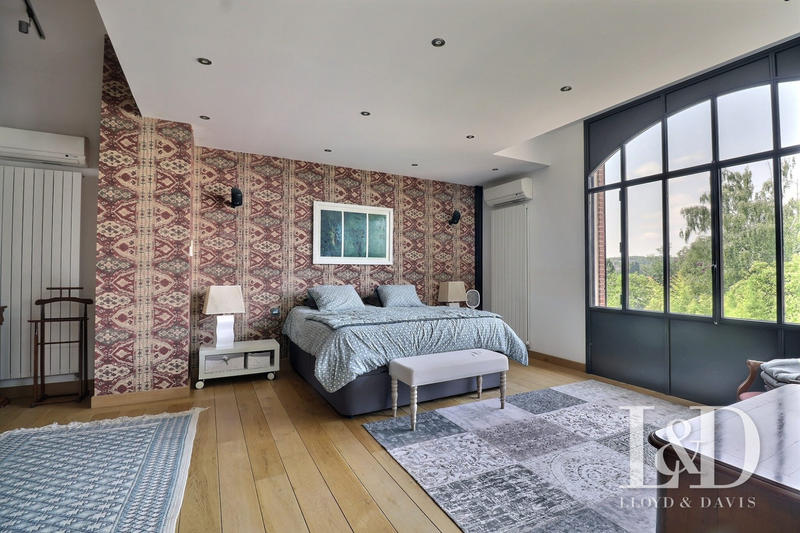 Maison - 750 m² - 14 pièces