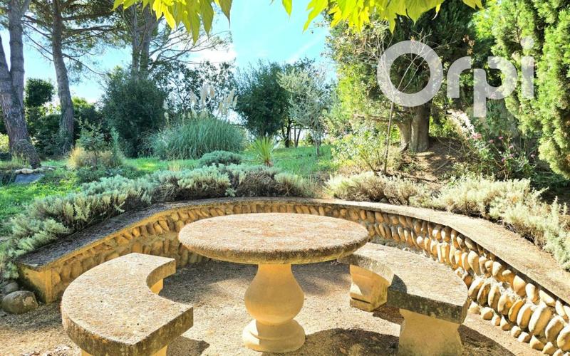 Propriété - 561 m² - 11 pièces