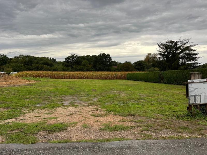 Terrain constructible - 1 080 m²