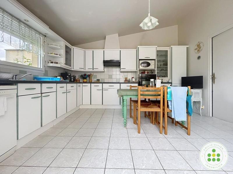 Maison - 186 m² - 8 pièces