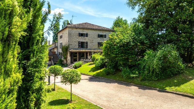 Propriété - 250 m² - 9 pièces