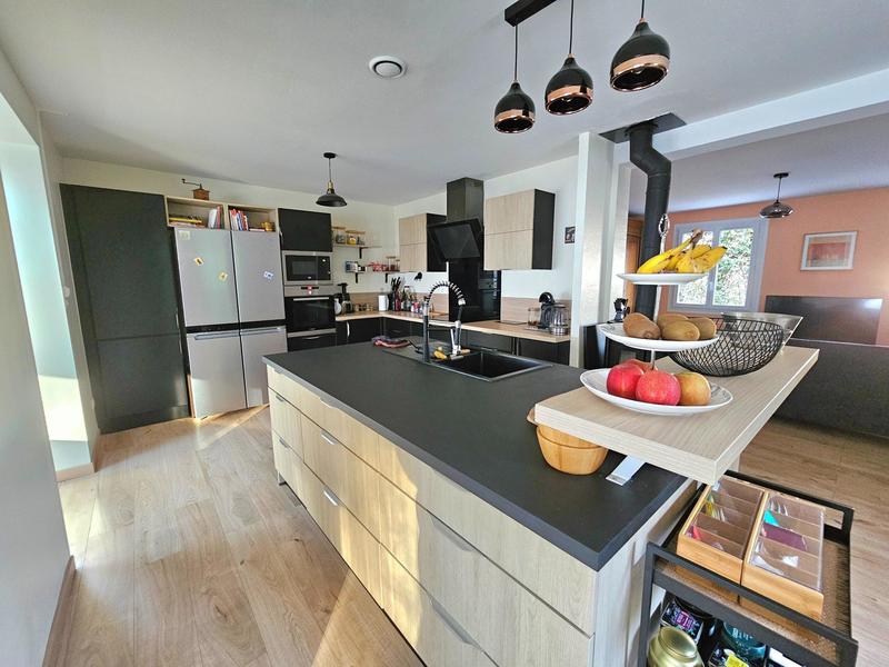 Maison - 245 m² - 8 pièces