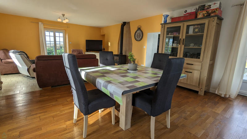 Maison - 185 m² - 9 pièces