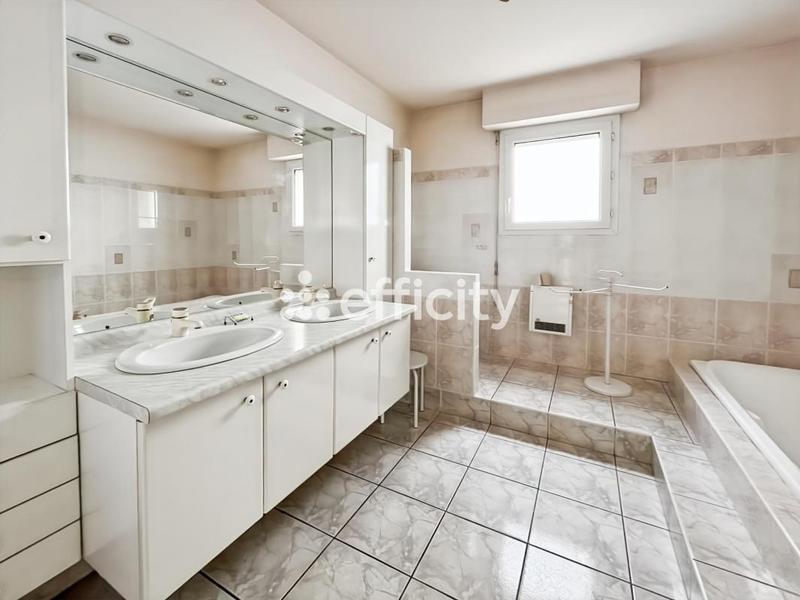 Pavillon - 150 m² - 5 pièces